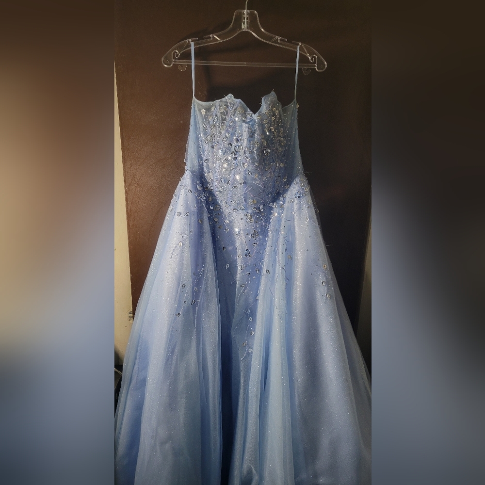 Dress - Picture 3 of 5